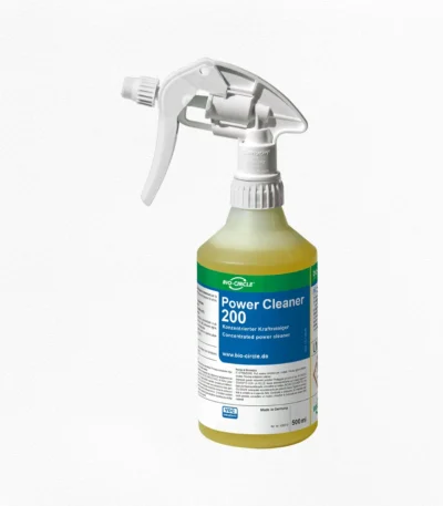 BIO-CIRCLE Power Cleaner 200 in einer 500-ml-Sprühflasche mit gelblicher Reinigungsflüssigkeit, weißem Sprühkopf und blau-grünem Produktetikett.