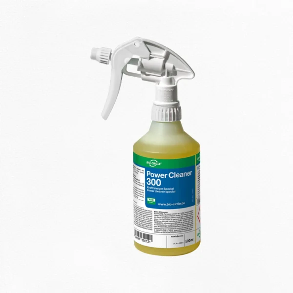 Halbtransparente 500-ml-Sprühflasche BIO-CIRCLE Power Cleaner 300, Kraftreiniger Spezial, mit gelblicher Reinigungsflüssigkeit, weißem Sprühkopf und blau-grünem Produktetikett