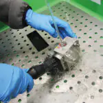 Bauteilreinigung manuell mit Pinsel_PROLAQ Compact_G90010