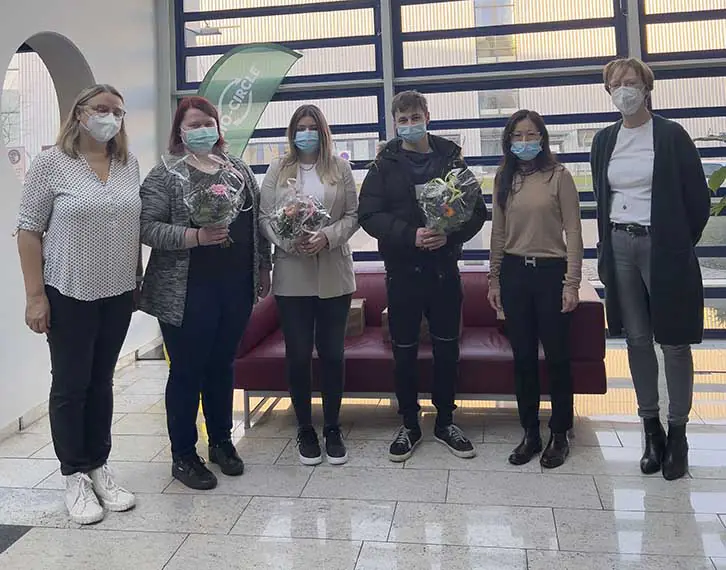 Azubis beenden erfolgreich Ihre Ausbildung Azubis beenden erfolgreich Ihre Ausbildung