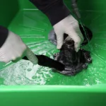 Pinselreinigung mit dem BIO-CIRCLE For U Teilewaschtisch