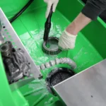 Teilereinigung und Ablagen mit dem BIO-CIRCLE For U Teilewaschtisch