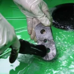 Teilereinigung mit dem BIO-CIRCLE For U Teilewaschtisch