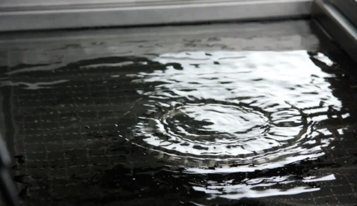 Metallteil im Ultraschallbad mit HubRT System