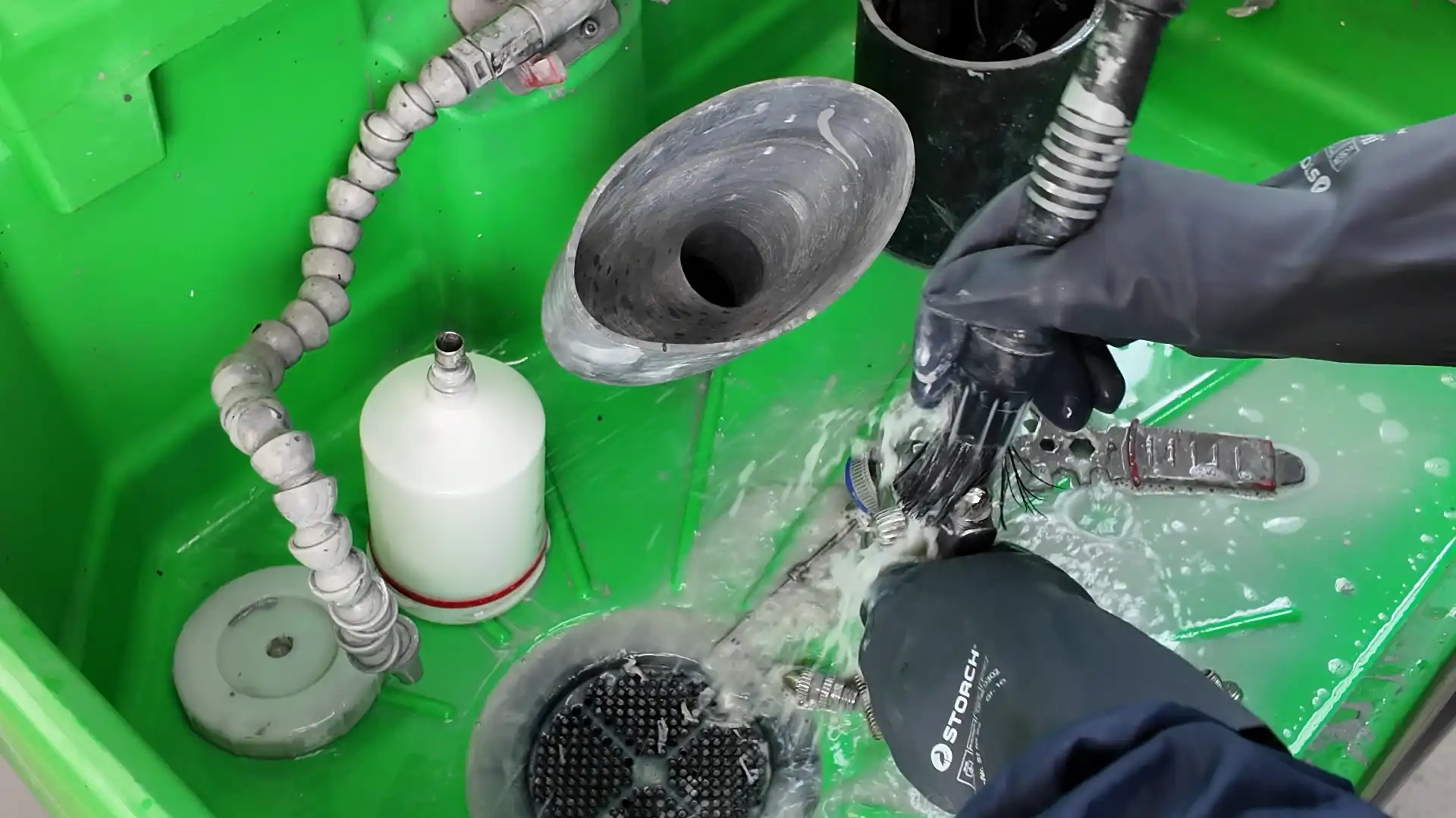 Reinigung einer Lackierpistole