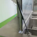 Deckel und HubRT-System an dem Ultraschallgerät Ultra-Sonic-183L-28-Skim